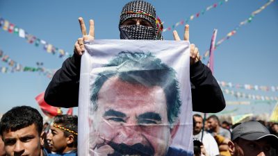 Nach Aufforderung des PKK-Gründers: Tausende kurdische Häftlinge in der Türkei beenden Hungerstreik
