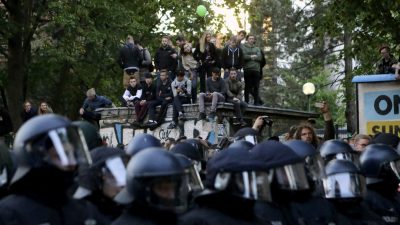 Zehntausende gehen zum 1. Mai auf die Straße: Demos linker Gruppen – Berliner Polizeipräsidentin mahnt friedlichen 1. Mai an