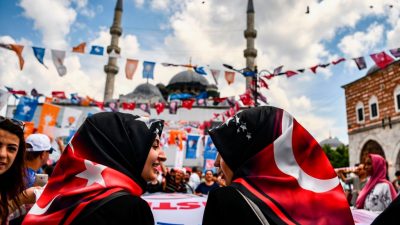 Gegen Rechtspopulisten: Türkische Gemeinde in Deutschland ruft zu Stimmabgabe bei EU-Wahl auf