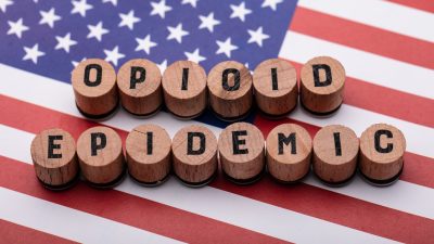 Opiod-Krise in USA: Pharmakonzern muss Millionenstrafe zahlen – Aggressive Werbung führte zu 70.000 Todesfällen