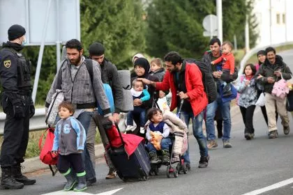 Teuteberg fordert Einbürgerungsverbot für Migranten mit Mehrehe - Seehofer lenkt ein