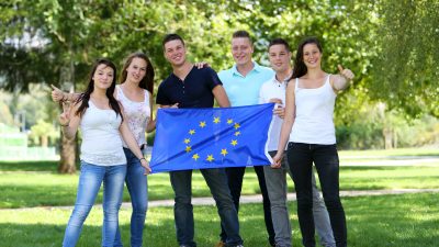 Studie: Junge Europäer fühlen sich EU generell stark verbunden