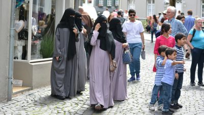 Vielehen in Österreich: Eine Ehe vor dem Standesamt – die andere Ehe in der Moschee
