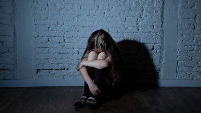 München-Haidhausen: Sex-Attacke auf spielende Mädchen (11, 12) – Fahndung nach unbekanntem jungen Mann