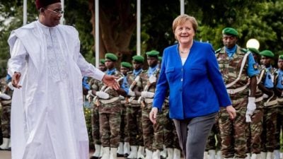 Kanzlerin Merkel sagt Niger Hilfe im Kampf gegen Instabilität zu