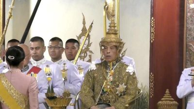 Thailands König Maha Vajiralongkorn in prunkvoller Zeremonie gekrönt