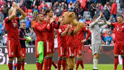 Bayern vorm Ziel – Robbens Emotionen, Beckenbauers Watschn