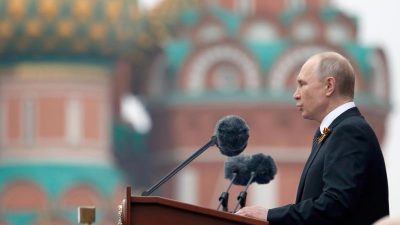 Putin ruft bei Militärparade zum Kampf gegen Neonazismus und Terrorismus auf