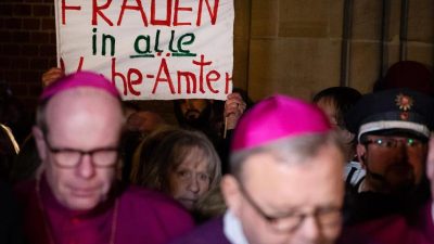 Streit um Gleichberechtigung überschattet Start der Bischofskonferenz in Fulda