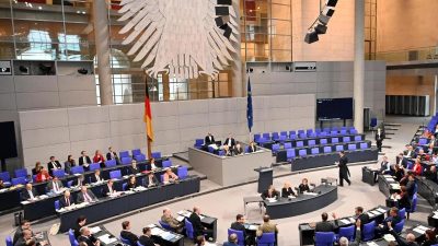 Bundestag stimmt für „Katalog voller Grausamkeiten“ – Berliner Justizsenator will Abschiebegesetze stoppen