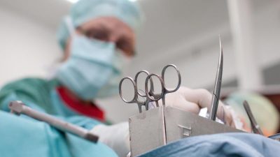 Vergessene OP-Instrumente, falsche Seite bei OP: Prüfer bestätigen knapp 3500 Behandlungsfehler