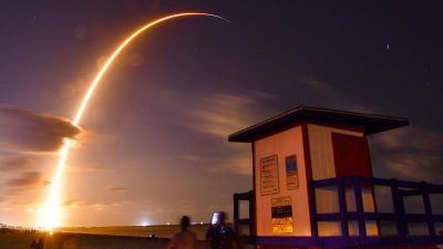 SpaceX-Rakete startet mit vier Astronauten zur ISS
