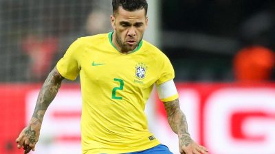 Dani Alves löst Neymar als Brasilien-Kapitän ab
