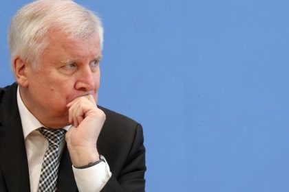 Seehofer: Grenzkontrollen werden zunächst bis 15. Mai fortgesetzt
