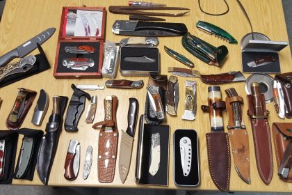 Aschersleben: 37 Messer und 4 Promille – Sinnlos betrunkener Messer-Mann im Bahnhof verhaftet