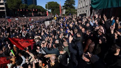 Albanien: Gewalt bei Protesten gegen den sozialistischen Regierungschef Rama