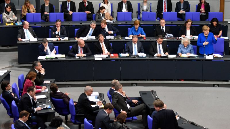 Bundestag diskutiert über Mordfall Lübcke und rechtsextreme Gewalt