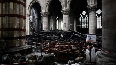 Erste Messe in Pariser Kathedrale Notre-Dame seit dem Brand