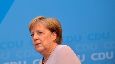 Industrie kritisiert Merkels „unternehmensschädliche“ Regierungspolitik – Die Kanzlerin hält dagegen