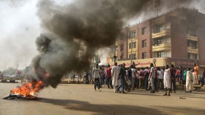 Armee geht mit Gewalt gegen Demonstranten in Sudans Hauptstadt vor