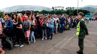 Die Grenze ist wieder teilweise geöffnet: Tausende Venezolaner strömen nach Kolumbien