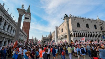Tausende demonstrieren in Venedig gegen Kreuzfahrttourismus