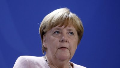 Kanzlerin Merkel spricht sich gegen Grundrechte-Entzug bei Rechtsextremisten aus