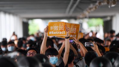 Massenproteste in Hongkong: Regierung stellt umstrittenes Auslieferungsgesetz zurück
