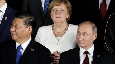 „Mir geht es gut“: Merkel versucht Sorgen um ihre Gesundheit zu zerstreuen