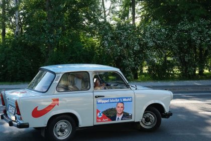 Mecklenburg-Vorpommern: Trabbi-Fahrer kollidiert mit Nandu