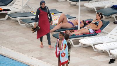 Reichenbach: 10-Jährige fliegt aus Schwimmbad – Mit Burkini hätte sie baden dürfen