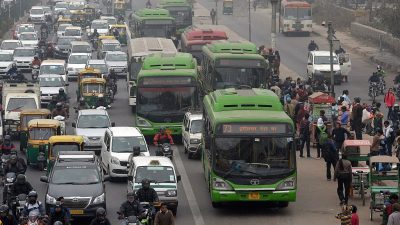 Zu Fuß ist es unsicherer: Frauen dürfen in Neu Delhi künftig kostenlos mit Bus und Bahn fahren