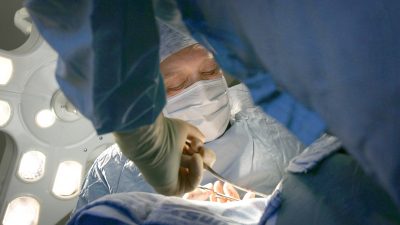 Göttinger Transplantationsmediziner Aiman O. fordert rund 1,2 Millionen Euro Schadenersatz