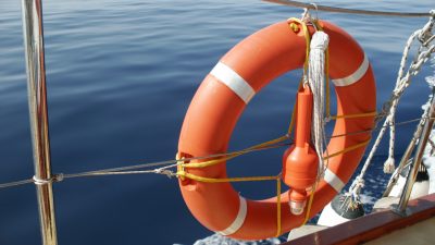 Mit Flossen und Schwimmreifen: Französische Küstenwache fischt Migrant aus Ärmelkanal