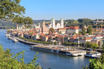 Niedergestochen: Iraner stirbt blutend vor einer Pizzeria in Passau
