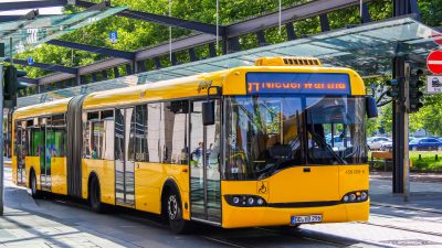 Oberhausen: Kinder nach dem Aussteigen vom Bus überfallen – Polizei sucht zwei jugendliche Südländer