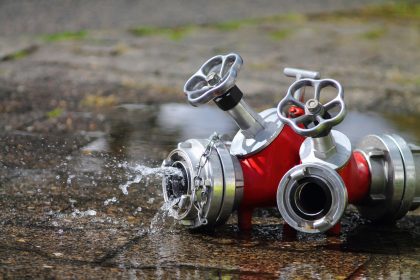 Berlin: Ein Toter bei Brand in leerstehender Lagerhalle