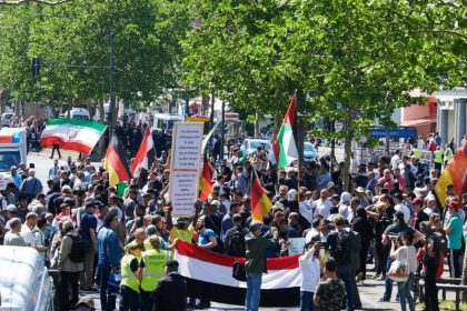 Hunderte Teilnehmer versammeln sich zu Al-Kuds-Marsch
