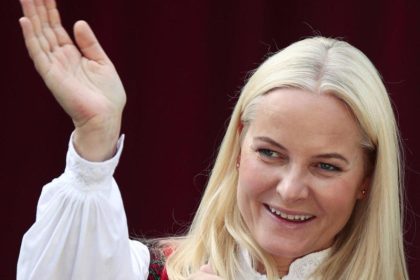 Norwegens Kronprinzessin Mette-Marit fährt mit Lese-Zug zur Frankfurter Buchmesse