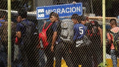 Mexikanische Soldaten nehmen hunderte Migranten aus Zentralamerika fest