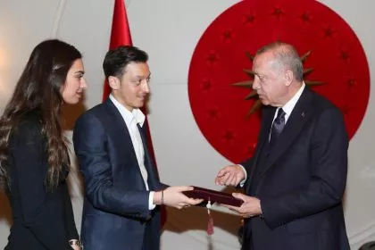 Pracht-Hochzeit in Istanbul (Video) - Unbestätigt: Präsident Erdogan zu Gast bei Mesut Özil und Amine Gülse?