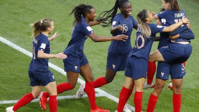 Frankreich startet mit Sieg in die Heim-WM