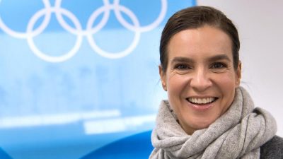 Eiskunstlaufstar Katarina Witt beim Dresdner SemperOpernball in St. Petersburg geehrt
