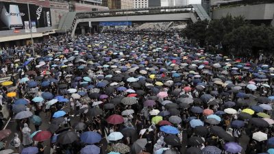 Proteste in Hongkong: Debatte über Auslieferungen verschoben