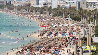 Am „Ballermann“ auf Mallorca schrillen die Alarmglocken: Macht linke Inselregierung den Tourismus kaputt?
