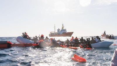 Salvinis Dekret: Italien droht mit hohen Geldstrafen für Migranten-Transport im Mittelmeer