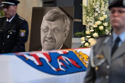 10.000 Menschen demonstrieren nach Mordfall an Regierungspräsident Lübcke in Kassel