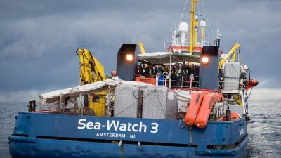 Migrant von deutschem Sea-Watch-Schiff als Notfall nach Italien gebracht