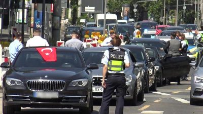 Polizei stoppt zwei Hochzeitskonvois, Ärger am Westhofener Kreuz Richtung Dortmund
