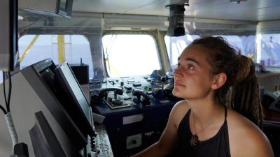 „Sea-Watch 3“ legt im Hafen von Lampedusa an – Kapitänin festgenommen
